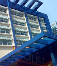 <h4 4>Kelebihan</h4>Dapat meredam suara bising dan panas.