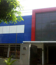 <h4>Kelebihan</h4>Tidak mudah pecah dan patah.